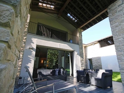 Prestigiosa villa di 192 mq in vendita, Via Giuseppe Vecchi, Parma, Emilia-Romagna