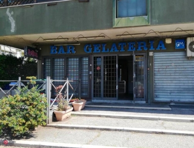 Negozio/Locale commerciale in Vendita in Via Casal Tidei 59 a Roma