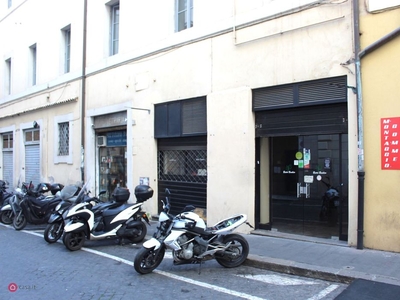 Negozio/Locale commerciale in Vendita in Via del Basilico a Roma
