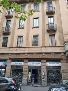 Negozio/Locale commerciale in Vendita in Via Giambellino 9 a Milano