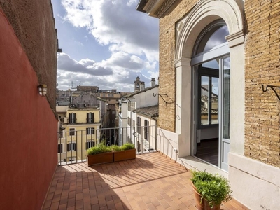 Prestigioso appartamento di 240 m² in affitto Roma, Lazio