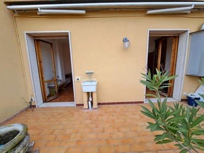 Trilocale con terrazzo a Cascina