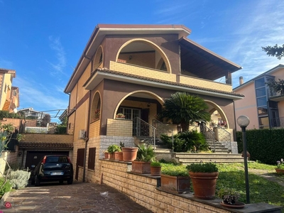 Villa in Vendita in Via Altavilla Milicia a Roma