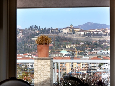 Attico con terrazzo, Bergamo carducci