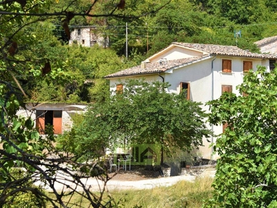 casa in vendita a Serrapetrona