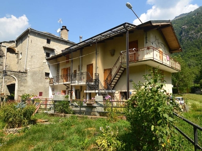 Casa indipendente con terrazzo a Locana