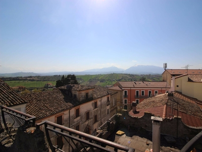 Casa indipendente con terrazzo a Torano Nuovo