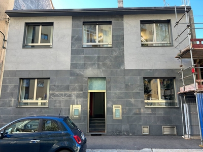Casa indipendente con terrazzo, Torino pozzo strada