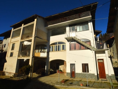 Casa indipendente con terrazzo, Val di Chy pecco