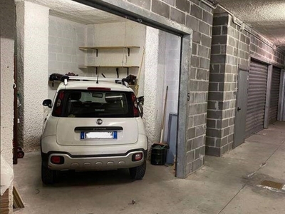 Garage in vendita a Campomorone via Battista Trucco, 5