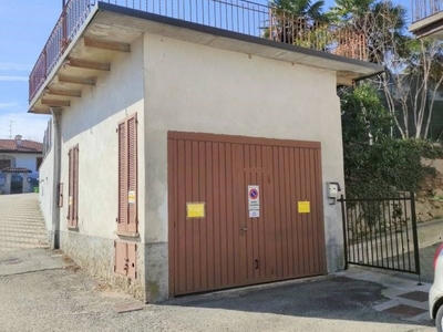 Garage in vendita a Carnago via Roma, 9