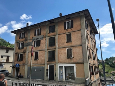 Garage in vendita a Lodrino via Roma