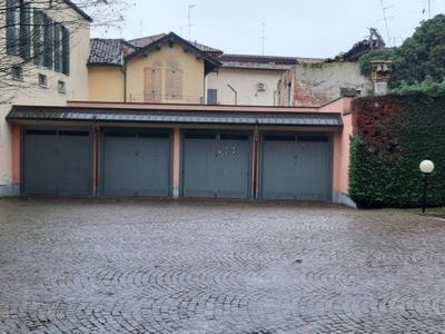Garage in vendita ad Abbiategrasso via Caprera, 3