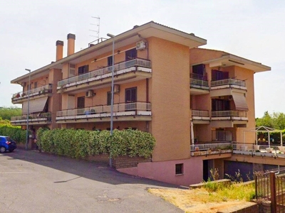 Garage in vendita ad Albano Laziale via Lanuvio, 34