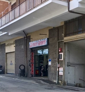 Locale commerciale in vendita in viale europa, Chieti