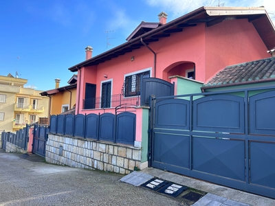 Villa con terrazzo, Monterotondo paese