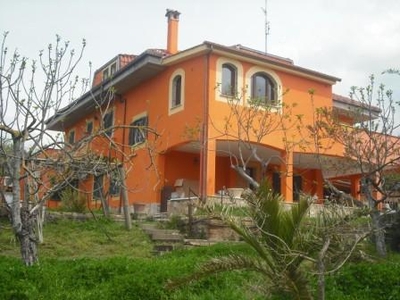 villa in vendita a Palombara Sabina