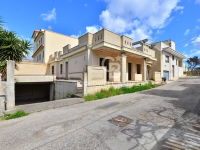 villa indipendente in vendita a Villa Castelli