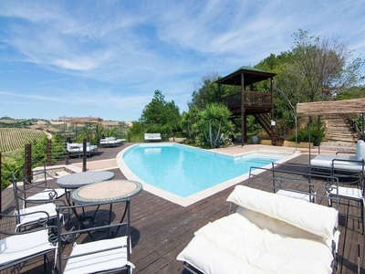 Appartamento a Acquaviva Picena con piscina privata