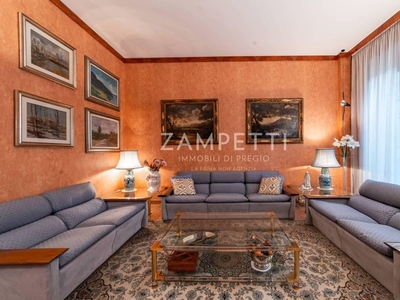 Appartamento di lusso di 184 m² in vendita Via San Martino, Milano, Lombardia