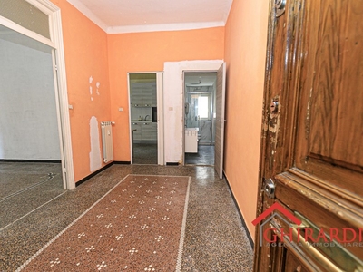 Appartamento in Affitto a Genova, zona Sestri Ponente, 450€, 67 m²