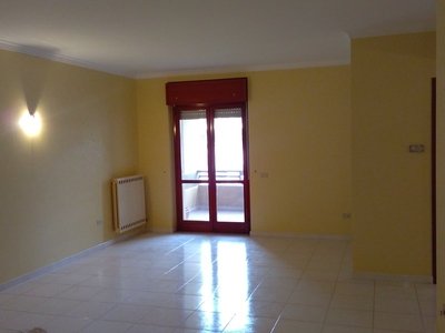 Appartamento in Affitto a Vibo Valentia, zona Vibo Centro, 450€, 110 m²