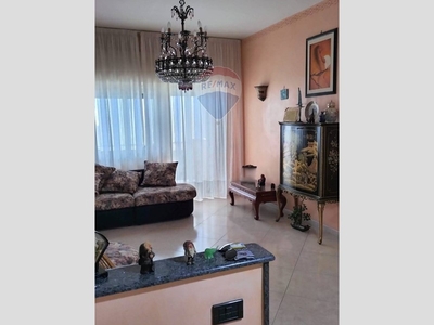 Appartamento in Vendita a Catania, zona Via Palermo - Nesima, 88'000€, 130 m²