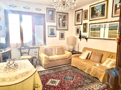 Appartamento in vendita a Siena str. Di Scacciapensieri,