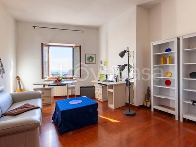 Appartamento in vendita a Siena via Camollia, 2