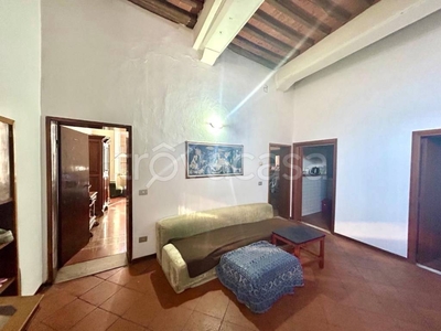 Appartamento in vendita a Siena via Camollia,, 53100