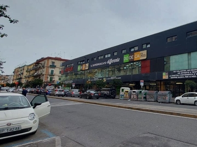 Appartamento in Via Sant' Attanasio, Napoli (NA)