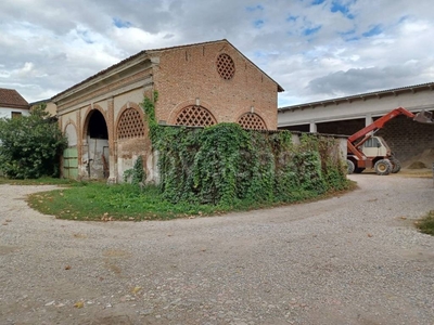 Azienda Agricola all'asta a Bagnolo San Vito via Levatella, 18