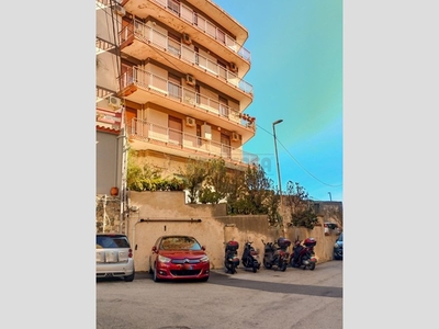 Bilocale in Vendita a Messina, 80'000€, 75 m²