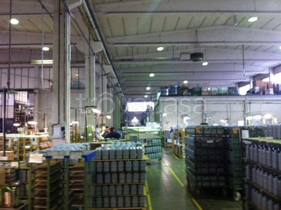 Capannone Industriale in vendita a Vernate strada Provinciale coazzano-motta Visconti