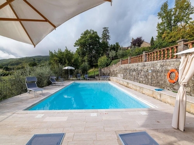 Casa a Caprese Michelangelo con piscina, giardino e barbecue