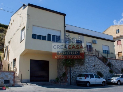 Casa Bi/Trifamiliare in Affitto in Via Pancrazio De Pasquale 131 a Giardini-Naxos