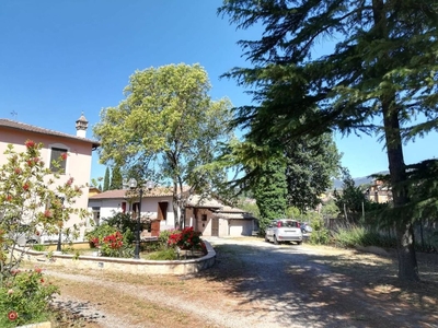 Casa Bi/Trifamiliare in Affitto in Via Vulcano a Terni