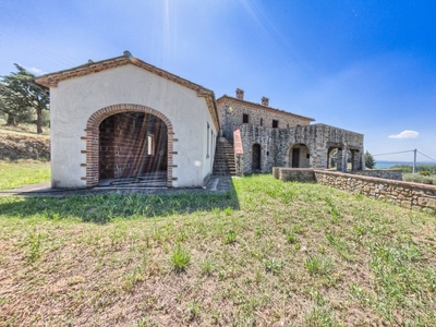 Casa di campagna in vendita 3 Stanze da letto a Tuoro Sul Trasimeno