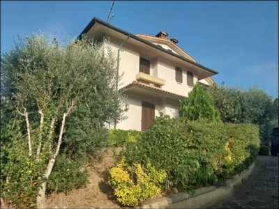 Casa Indipendente in vendita a Poggibonsi via Monte Rosa