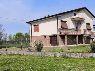 Casa Indipendente in Vendita a Pordenone, zona Borgomeduna, 165'000€, 169 m²