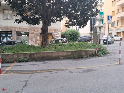 Garage/Posto auto in Affitto in Via della Maona a Genova