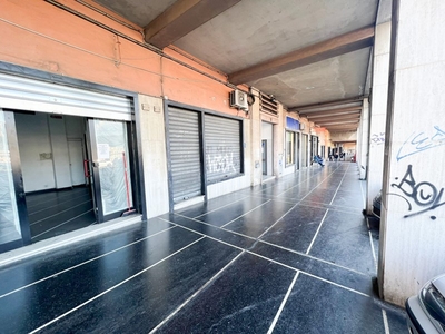 Immobile commerciale in Vendita a Genova, zona San Martino, 45'000€, 76 m²