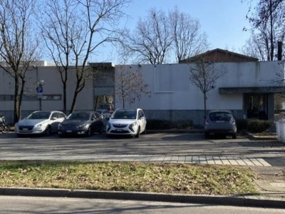 Locale Commerciale in vendita a San Donato Milanese san Donato Milanese