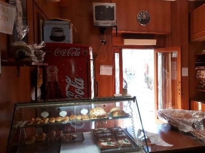 Locale commerciale in vendita in via carlo e luigi giordano, Portici
