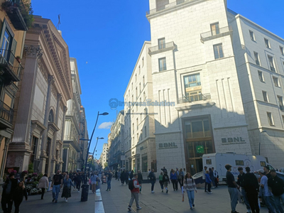 magazzino-laboratorio in affitto a Napoli