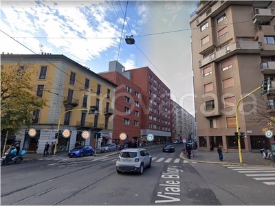 Negozio in vendita a Milano viale Bligny