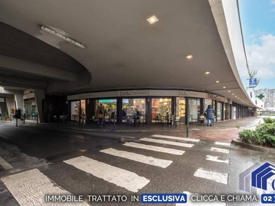 Negozio in vendita a Segrate ppiazza Centro Commerciale, 11