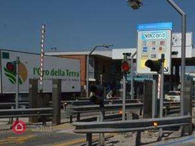 Negozio/Locale commerciale in Affitto in a Ancona