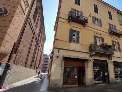 Negozio/Locale commerciale in Affitto in Corso Cavour 14 a Novara