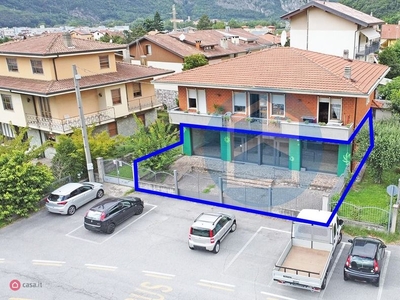 Negozio/Locale commerciale in Affitto in Via Alessandro Manzoni a Esine